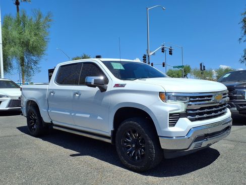 Used 2022 Chevrolet Silverado 1500 LTZ w/ Technology Package AWD/4WD image 3
