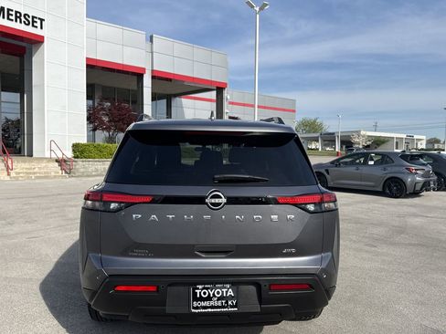 Used 2025 Nissan Pathfinder SV AWD/4WD image 6