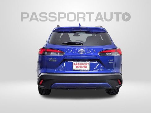 Certified 2022 Toyota Corolla Cross XLE image 7