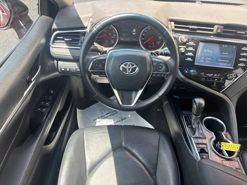 Used 2018 Toyota Camry XSE FWD image 3