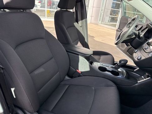 Used 2024 Chevrolet Malibu LT image 34