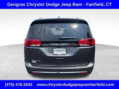 Used 2020 Chrysler Pacifica Touring-L Plus FWD image 6
