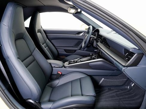 Used 2025 Porsche 911 Carrera image 25