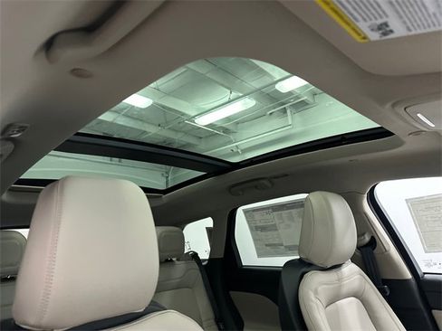 New 2026 Lincoln Corsair Premiere image 13