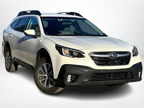 Used 2022 Subaru Outback Premium image 3