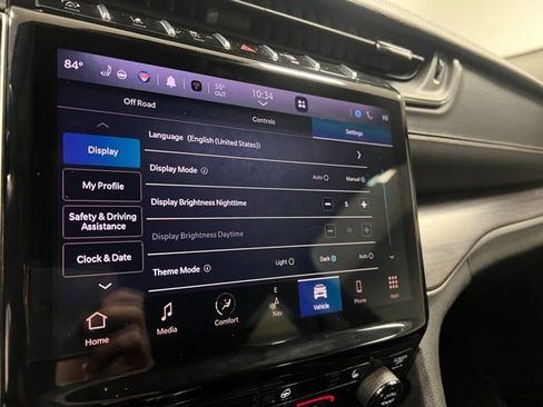 Used 2023 Jeep Grand Cherokee Limited image 39