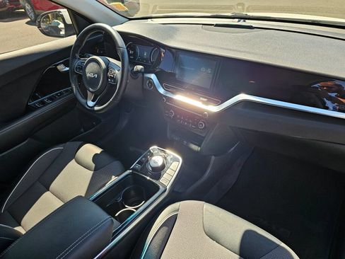 Certified 2022 Kia Niro EX FWD image 28