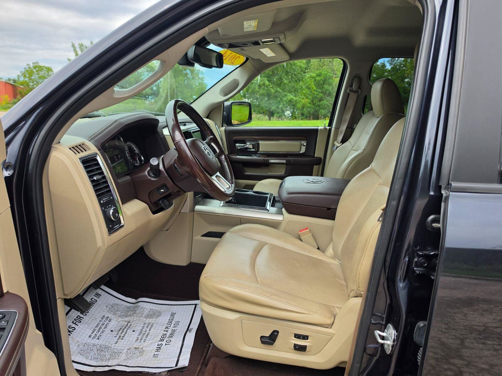 Used 2014 RAM 1500 Laramie w/ Convenience Group AWD/4WD image 3