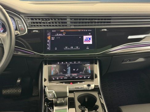 Used 2025 Audi Q8 Prestige w/ Prestige Package AWD/4WD image 18