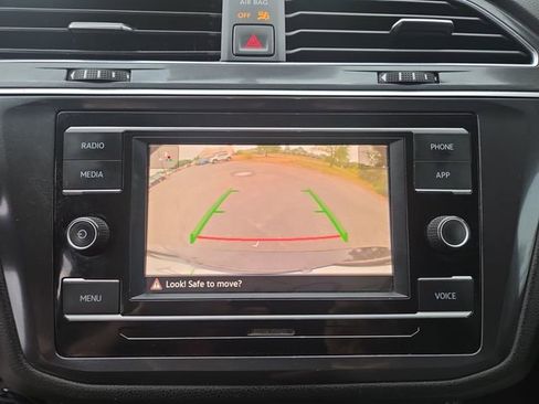 Used 2022 Volkswagen Tiguan S FWD image 24