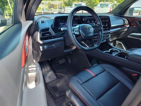 Used 2025 Chevrolet Traverse RS w/ LPO, Floor Liner Package AWD/4WD image 16