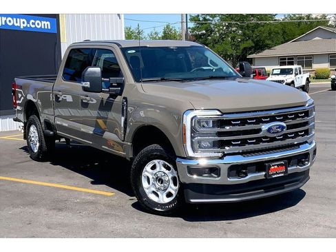 New 2026 Ford F250 XLT w/ XLT Premium Package AWD/4WD image 2