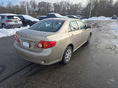 Used 2010 Toyota Corolla LE image 3
