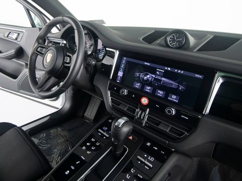 Certified 2026 Porsche Macan S AWD/4WD image 34