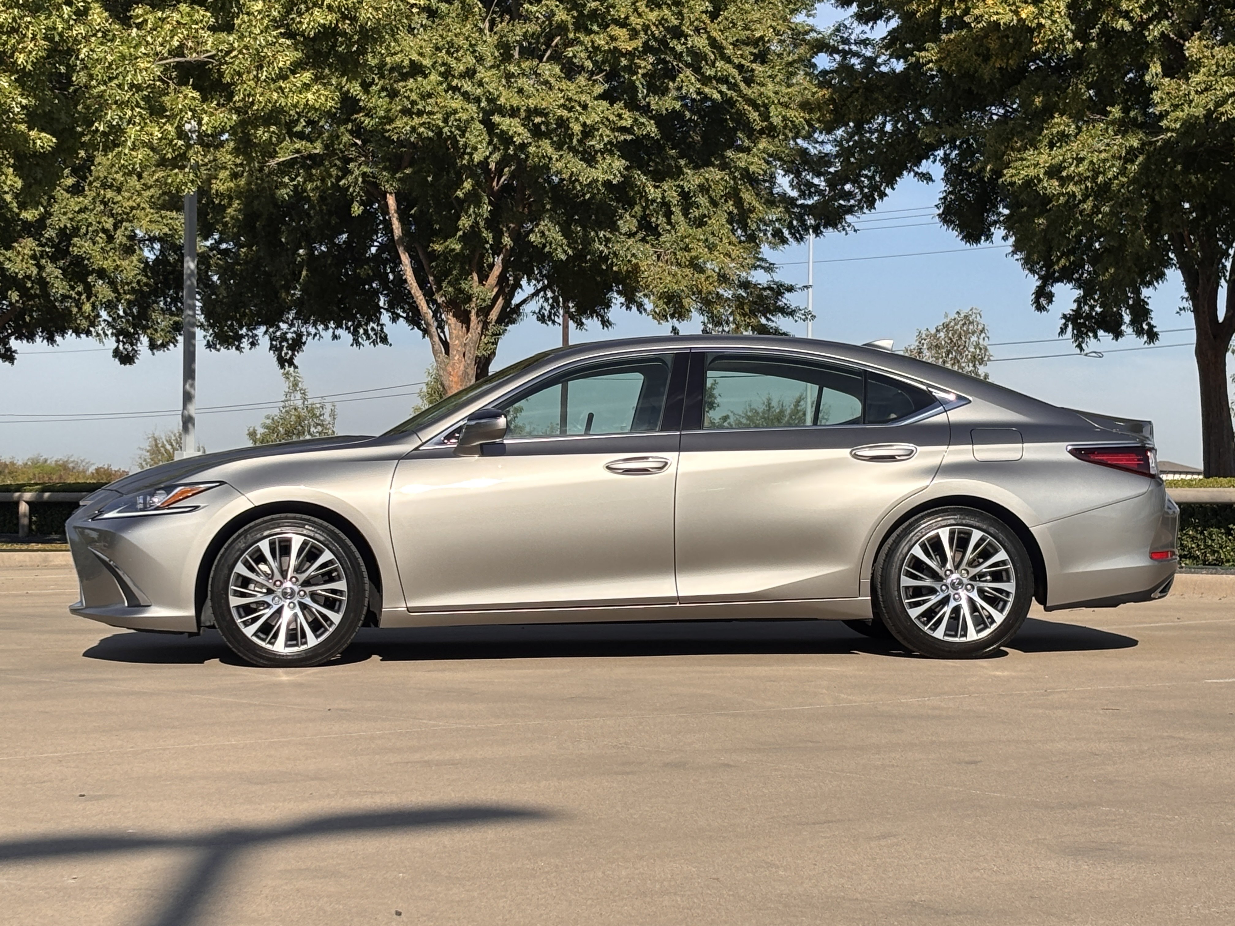 Certified 2020 Lexus ES 350 w/ Premium Package FWD image 2