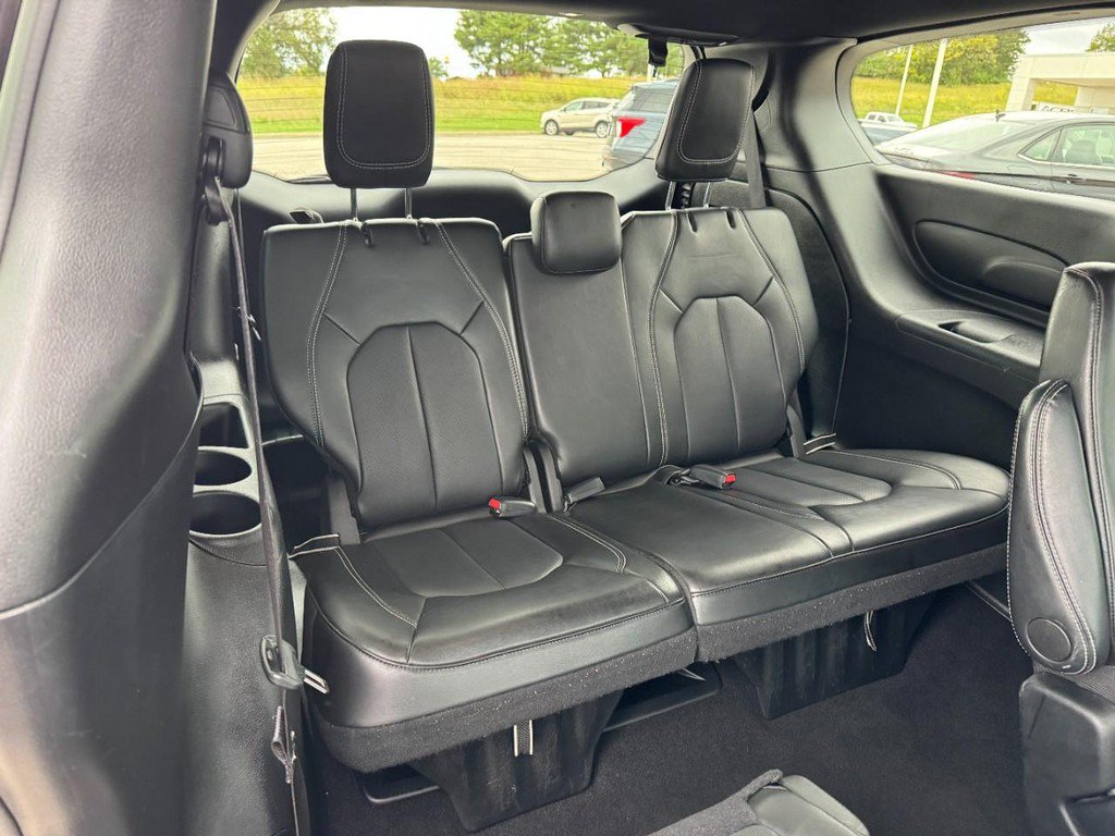 Used 2025 Chrysler Pacifica Select FWD image 14