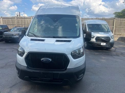 Used 2025 Ford Transit 250 148 High Roof AWD image 2
