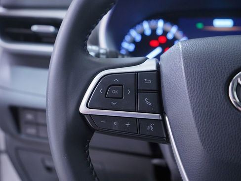 Used 2022 Toyota Highlander XLE image 19