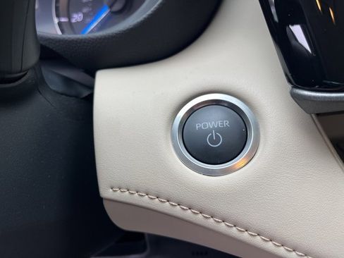 Used 2025 Toyota Highlander XLE image 23