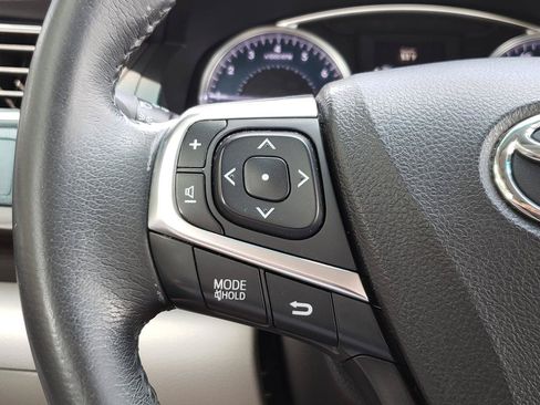 Used 2017 Toyota Camry XLE FWD image 19