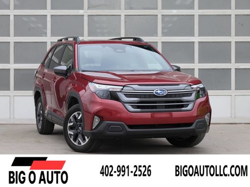 Used 2025 Subaru Forester Premium image 1