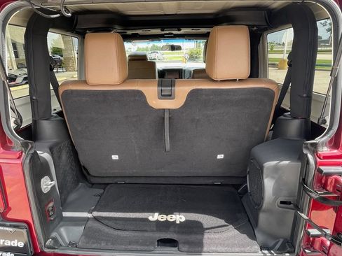 Used 2012 Jeep Wrangler Sahara w/ Connectivity Group AWD/4WD image 22