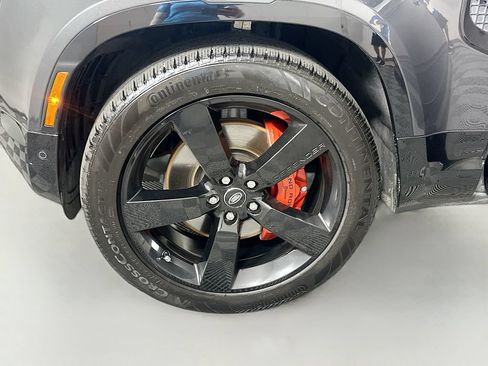 Used 2025 Land Rover Defender 110 X AWD/4WD image 31