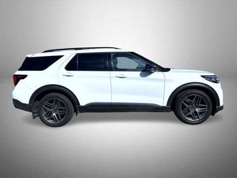 Used 2025 Ford Explorer ST AWD/4WD image 4