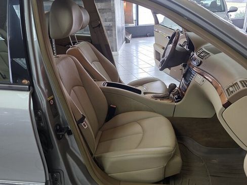 Used 2008 Mercedes-Benz E 350 4MATIC Sedan image 23