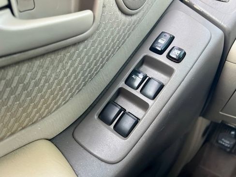 Used 2004 Toyota Highlander 4WD V6 image 18