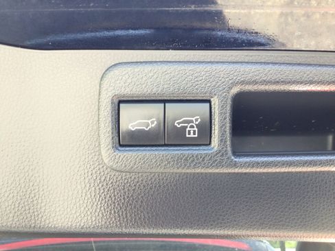 Used 2022 Toyota Venza XLE AWD/4WD image 14