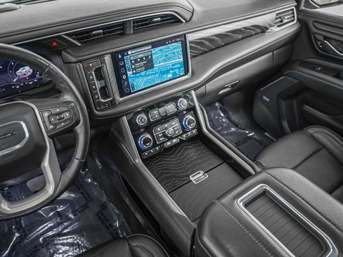 Used 2022 GMC Yukon XL Denali w/ Denali Ultimate Package AWD/4WD image 15