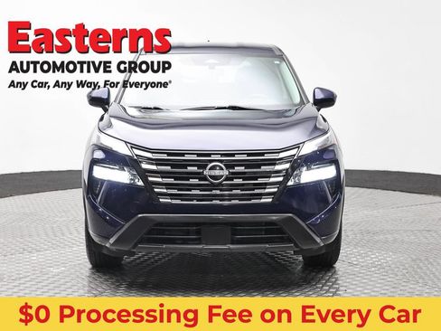 Used 2024 Nissan Rogue SV AWD/4WD image 2