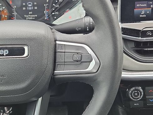 Used 2025 Jeep Compass Limited AWD/4WD image 20