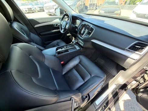 Used 2021 Volvo XC90 T5 Momentum w/ Protection Package Premier AWD/4WD image 7