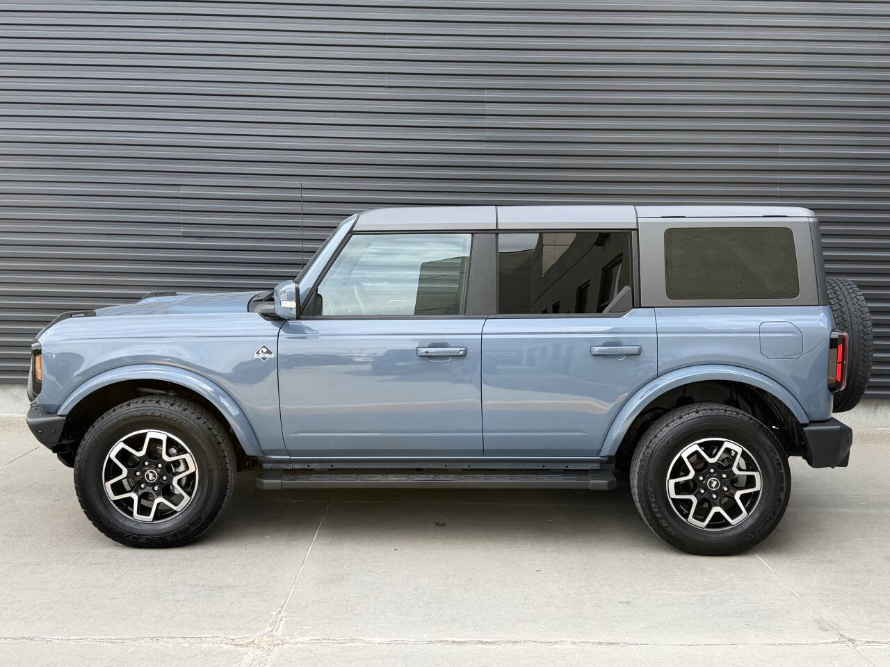 Used 2024 Ford Bronco Outer Banks AWD/4WD image 9
