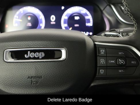 Used 2024 Jeep Grand Cherokee Altitude AWD/4WD image 10