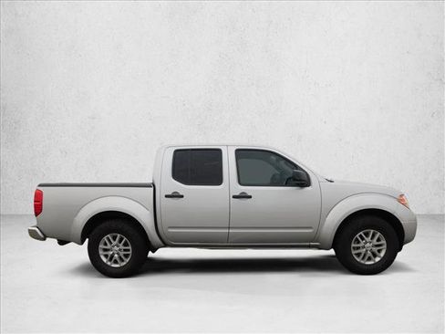 Used 2017 Nissan Frontier SV image 4