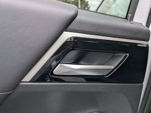 New 2026 Mitsubishi Outlander SE image 25