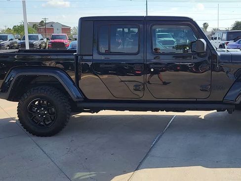 Used 2023 Jeep Gladiator Sport AWD/4WD image 9
