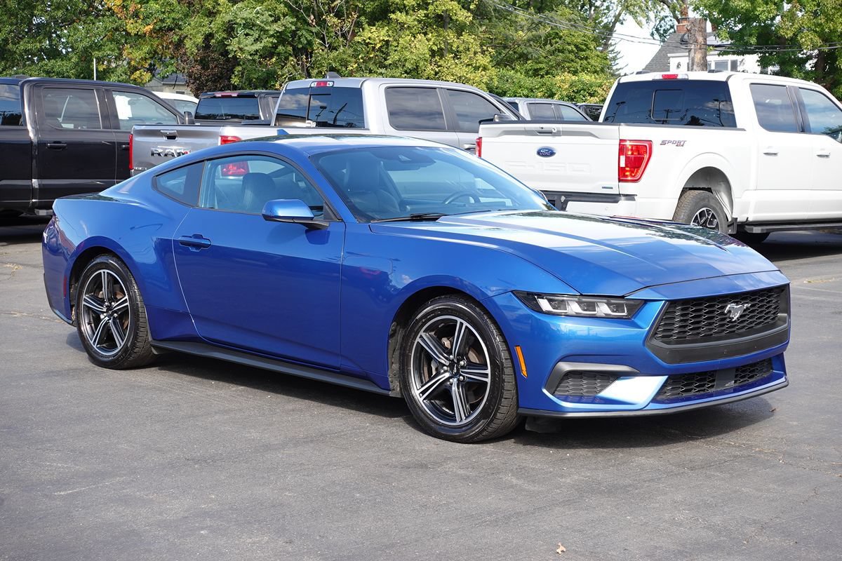 Used 2024 Ford Mustang Coupe RWD image 4