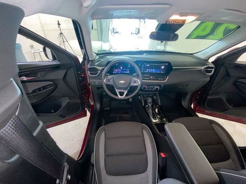 Used 2024 Chevrolet TrailBlazer LT w/ LT Cold Weather Package FWD image 34