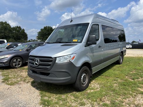 Used 2025 Mercedes-Benz Sprinter 2500 image 3
