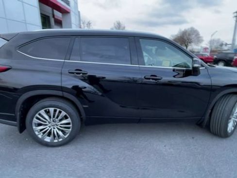 Used 2023 Toyota Highlander Platinum AWD/4WD image 9