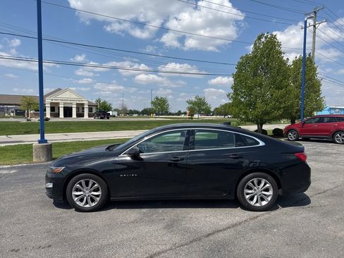 Used 2019 Chevrolet Malibu LT w/ Driver Confidence Package II FWD image 2
