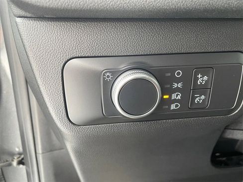 Used 2020 Ford Escape SE image 23