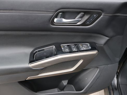 Used 2023 Nissan Pathfinder Platinum image 24