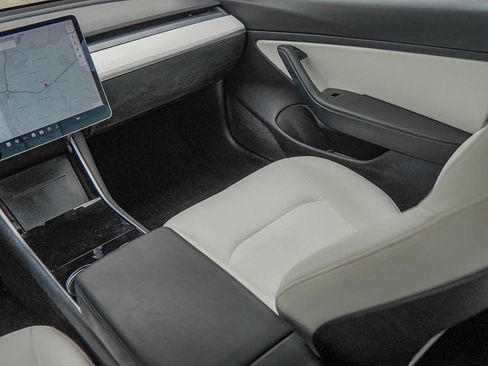 Used 2020 Tesla Model 3 image 25