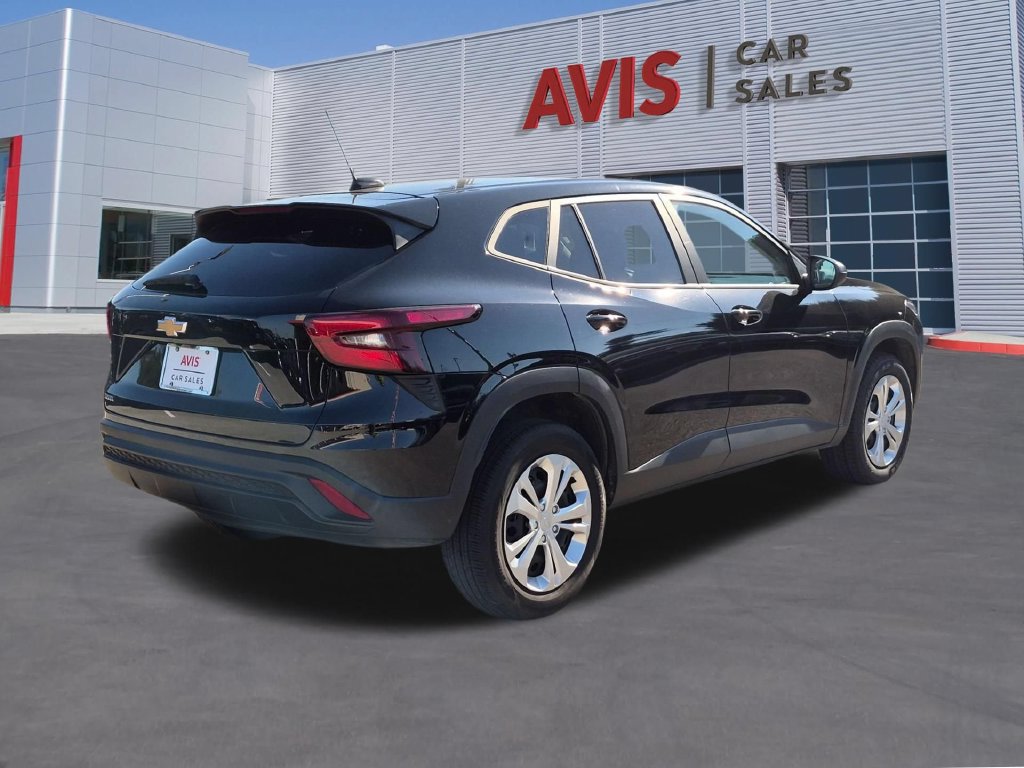 Used 2025 Chevrolet Trax LS FWD image 6