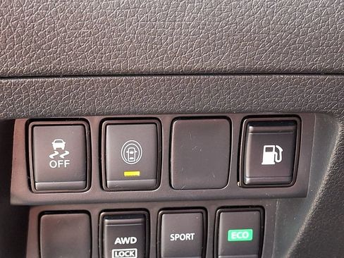 Used 2020 Nissan Rogue S AWD/4WD image 24